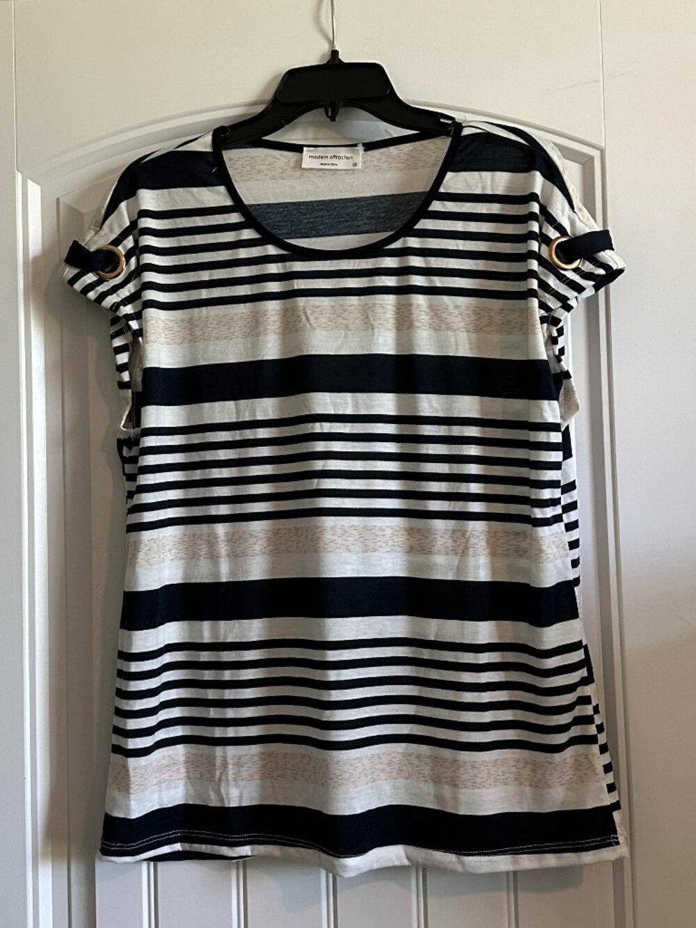 NWOT Modern Attraction Top-M
